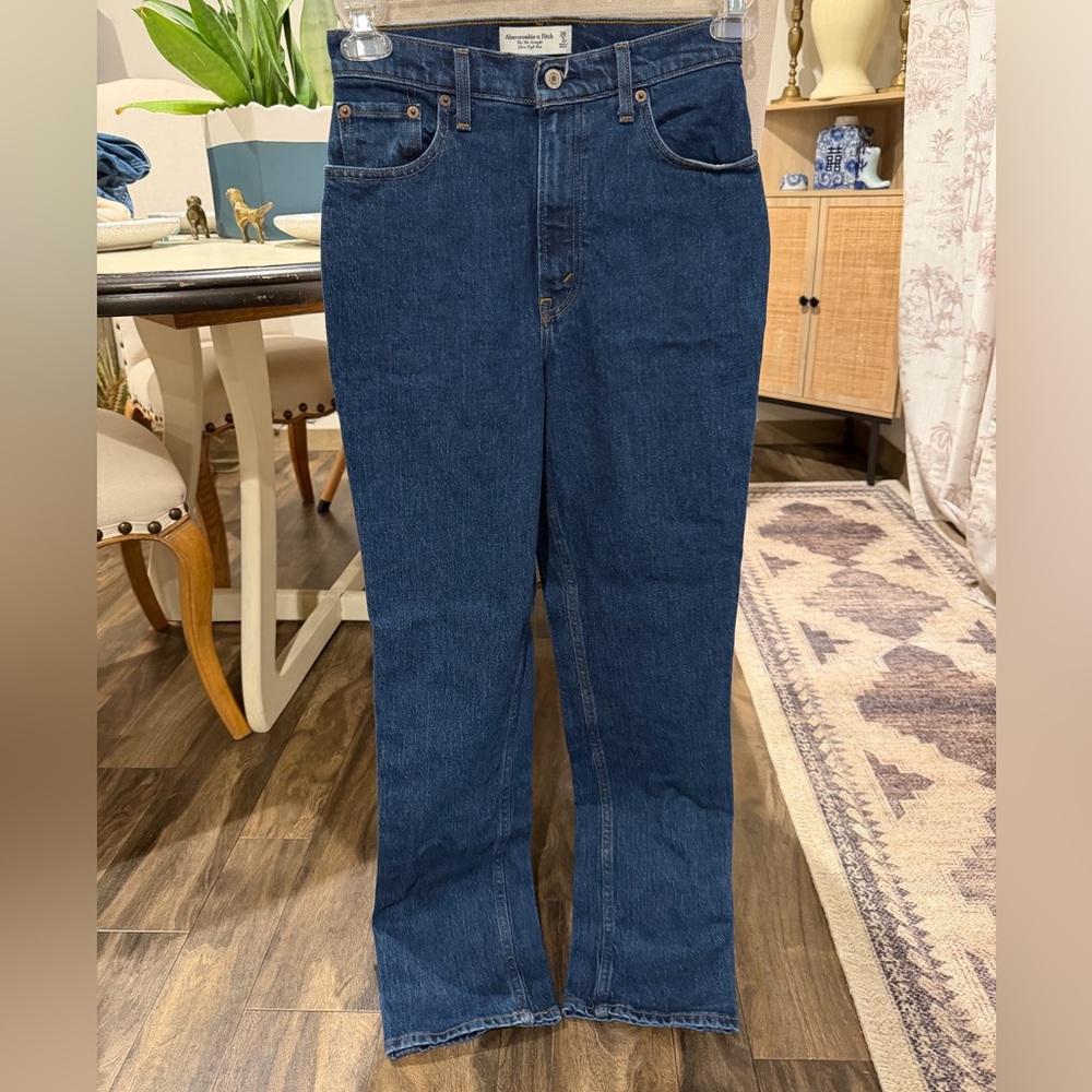 Abercrombie & Fitch 90s Straight Ultra High Rise Curve Love Denim size 26/2R